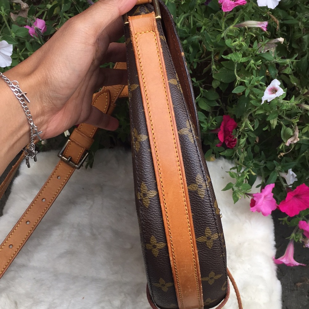 Authentic Louis Vuitton Chantily MM. - Picture 4 of 16